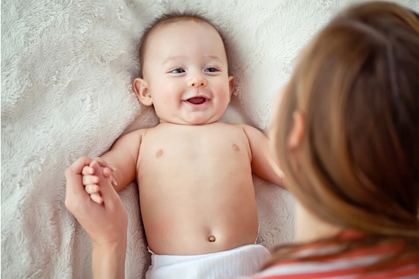مغز نوزاد از تولد تا 3 ماهگی برای انجام چه کارهایی رشد می‌کند؟ | ویکی هوش